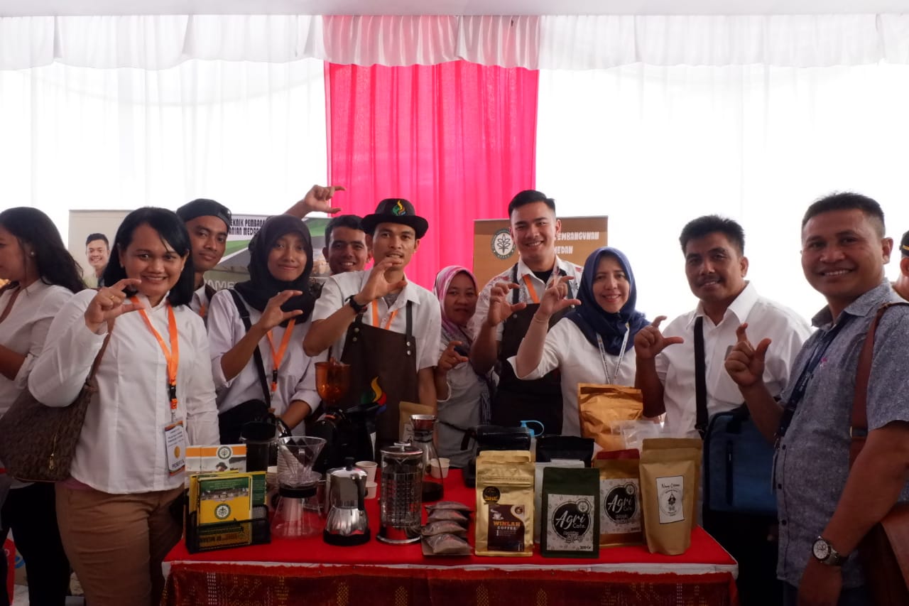 Barista Polbangtan Medan Pamerkan Produk Kopi PWMP Agri Cafee pada Jambore Petani Milenial Pengusaha di Kebun Raya Cibodas